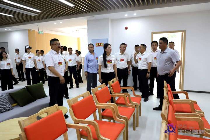 人大履职赋能闲置楼宇焕新 双路街道打造一站式社区养老服务阵地